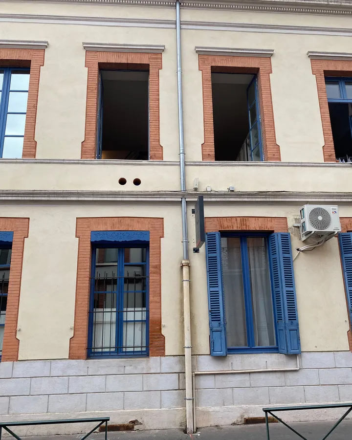 À gauche, les carottages d’une installation monobloc ; à droite, une installation avec groupe extérieur