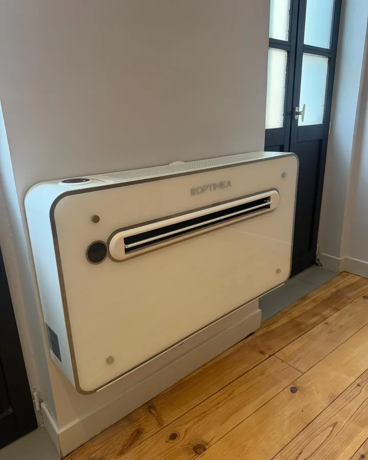 OPTIMEA OAC-270-SDIN installé dans un salon