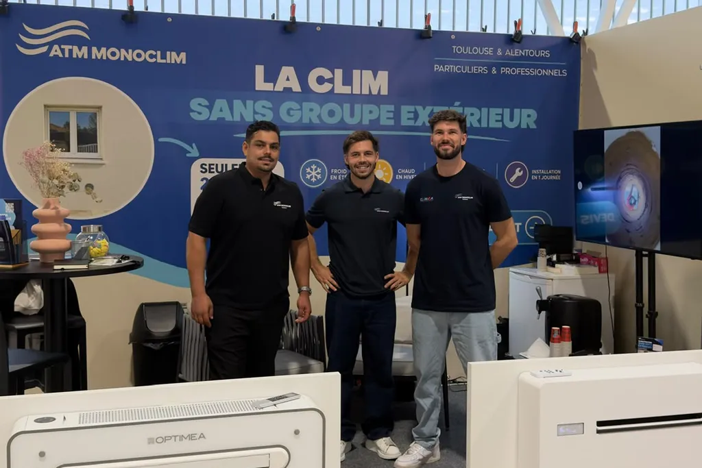 L’équipe ATM Monoclim sur son stand, prête à étudier votre projet